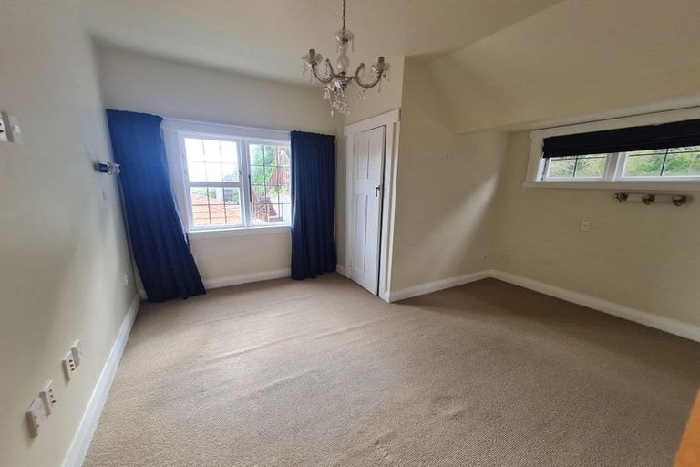 Photo of property in 17 Saint Michaels Crescent, Kelburn, Wellington, 6012