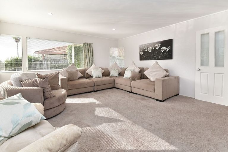 Photo of property in 113 Lakeside Drive, Orewa, 0931