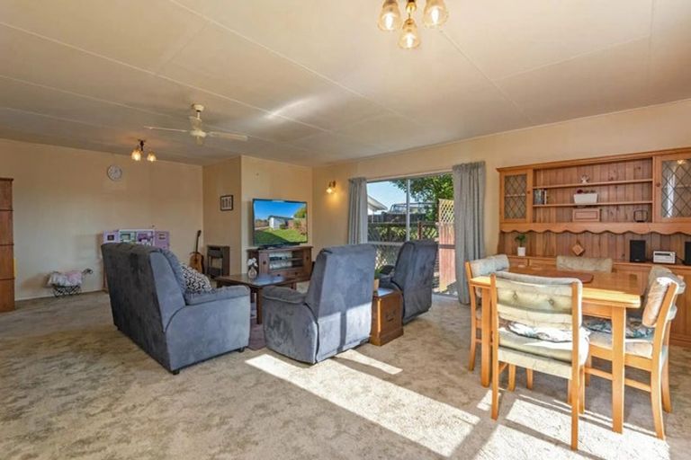 Photo of property in 38 Acacia Street, Kelvin Grove, Palmerston North, 4414
