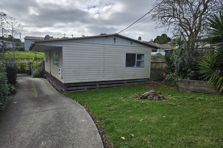 Photo of property in 4a Griffiths Place, Te Atatu South, Auckland, 0610