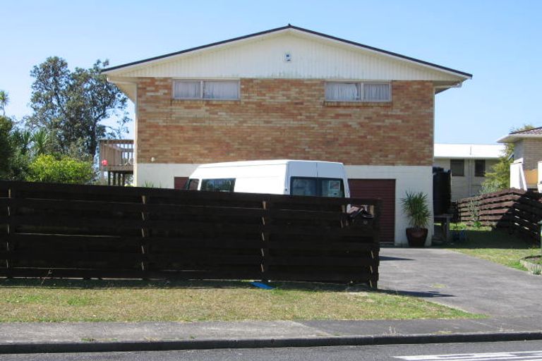 Photo of property in 32 Geoffrey Road, Torbay, Auckland, 0630