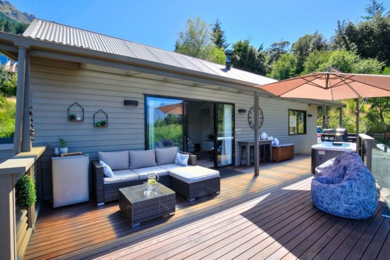 Photo of property in 101b Wynyard Crescent, Fernhill, Queenstown, 9300