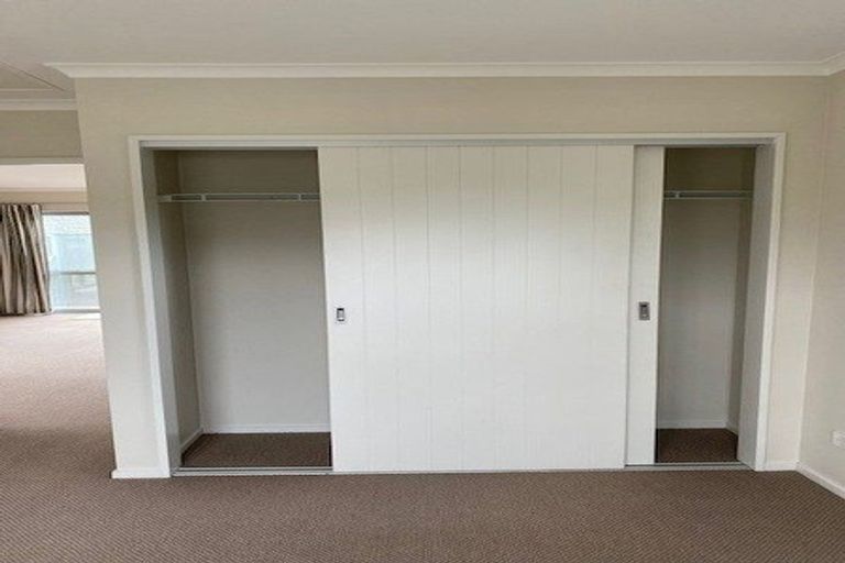 Photo of property in 1 Pohutukawa Avenue, Shelly Park, Auckland, 2014