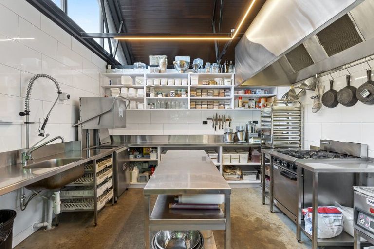 Photo of property in 376 Taiapa Road, Muriwai, Waimauku, 0881