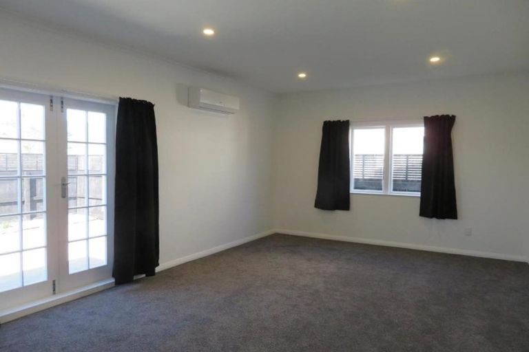 Photo of property in 100 Randwick Road, Moera, Lower Hutt, 5010