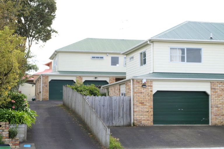 Photo of property in 2/71 Wellington Street, Howick, Auckland, 2014