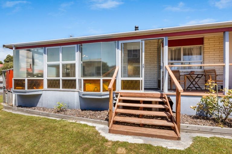 Photo of property in 15 Virginia Place, Whalers Gate, New Plymouth, 4310