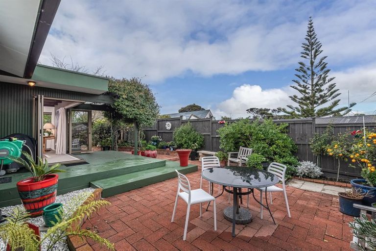 Photo of property in 3 Portsea Place, Chatswood, Auckland, 0626