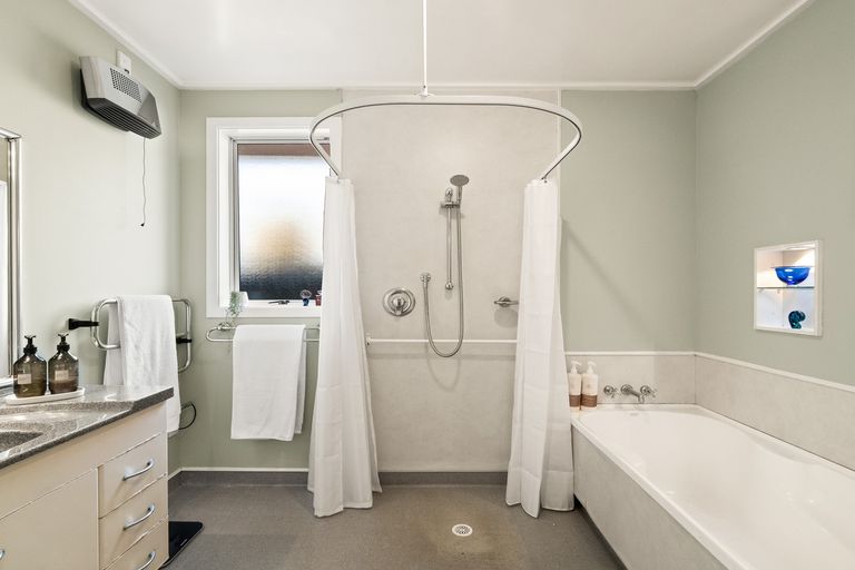 Photo of property in 1 Exmouth Street, Abbotsford, Dunedin, 9018