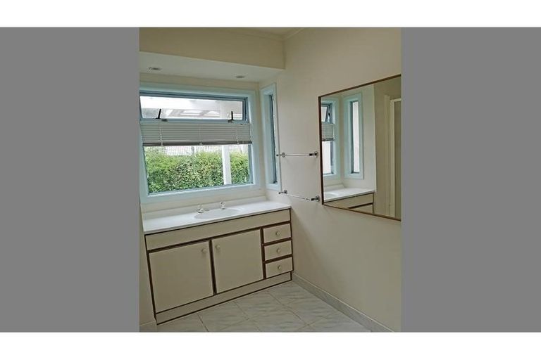 Photo of property in 592 Beach Road, Rothesay Bay, Auckland, 0630