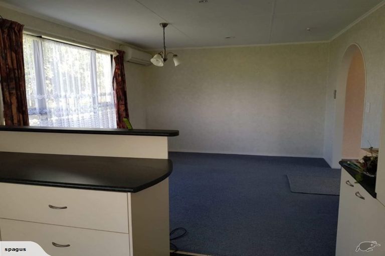 Photo of property in 22 Clay Road, Levin, 5572