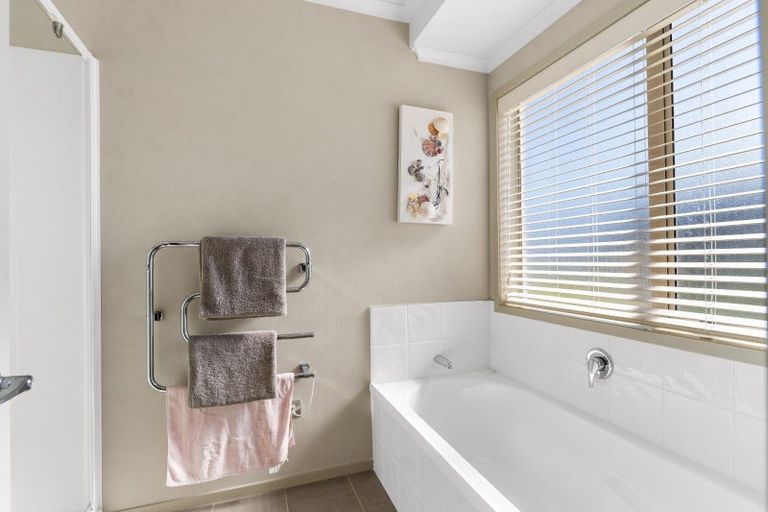 Photo of property in 44 Gibson Place, Papamoa Beach, Papamoa, 3118