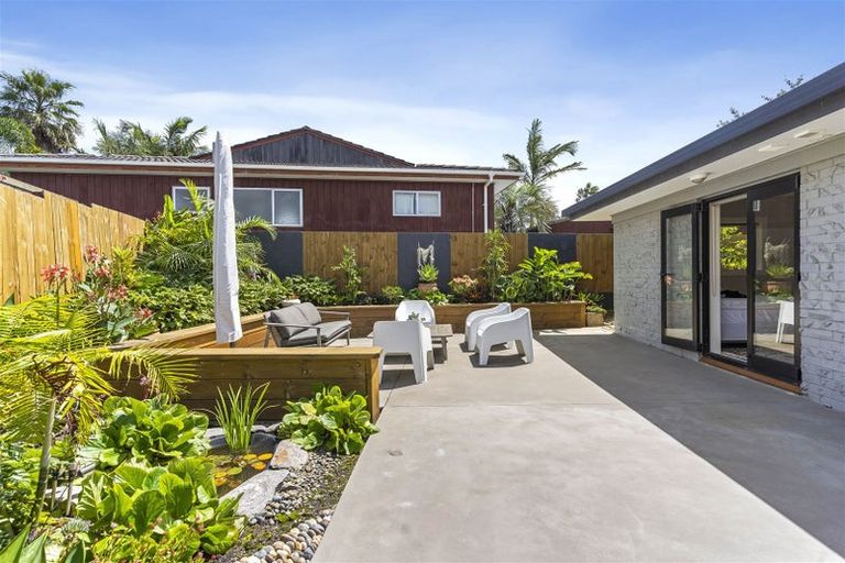 Photo of property in 2 Towra Place, Botany Downs, Auckland, 2010