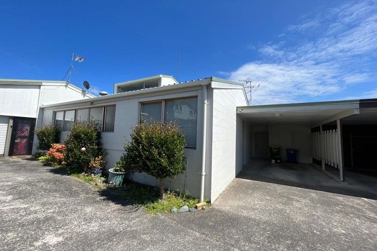 Photo of property in 2/40 Bodi Place, Te Atatu South, Auckland, 0610