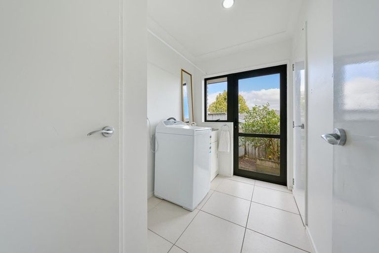 Photo of property in 20 Mackwell Road, Fairview Heights, Auckland, 0632