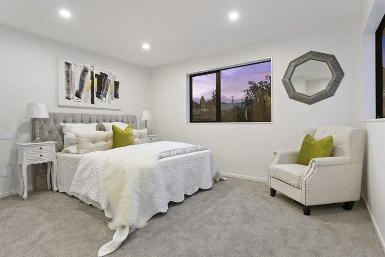 Photo of property in 1e Valron Road, Te Atatu South, Auckland, 0602