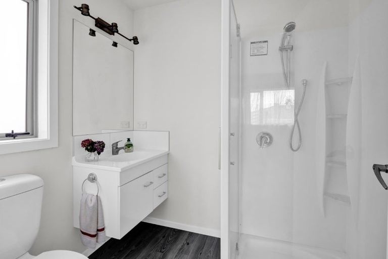 Photo of property in 102 Seaview Road, Westown, New Plymouth, 4310