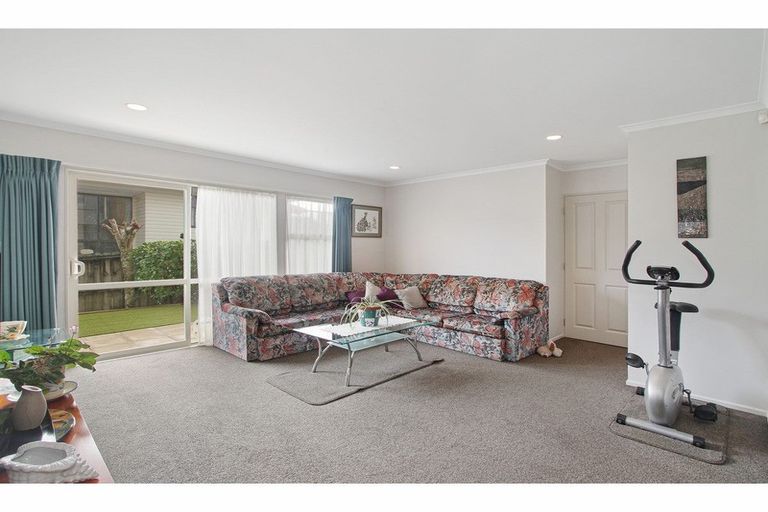 Photo of property in 78 Sunset Road, Unsworth Heights, Auckland, 0632