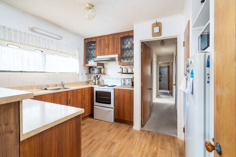 Photo of property in 1 Gladstone Grove, Richmond Heights, Taupo, 3330