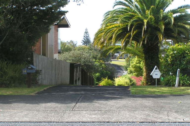 Photo of property in 16 Grenada Avenue, Forrest Hill, Auckland, 0620