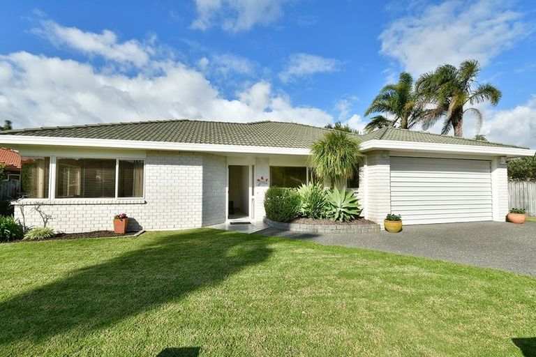 Photo of property in 113 Lakeside Drive, Orewa, 0931