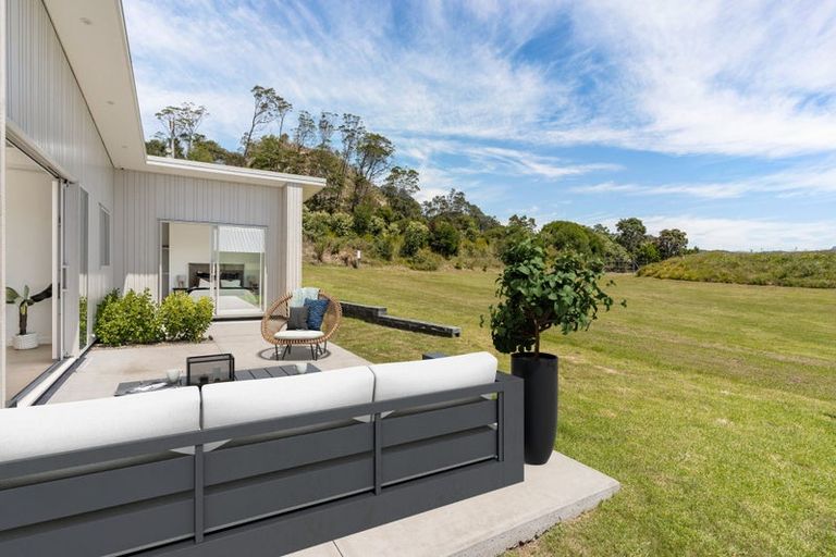 Photo of property in 16 Ian Hopper Way, Pauanui, 3579