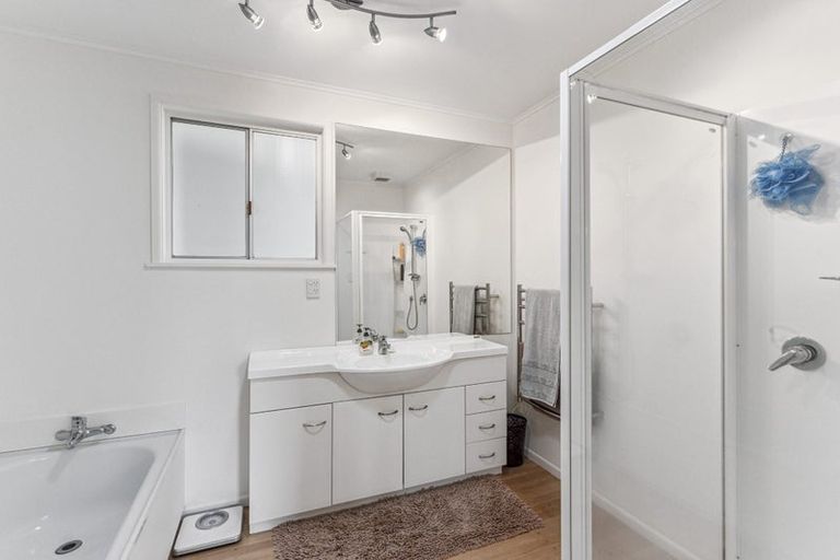 Photo of property in 11 Hadfield Place, Paraparaumu Beach, Paraparaumu, 5032