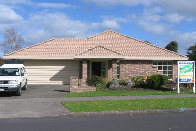 Photo of property in 24 Suncrest Drive, West Harbour, Auckland, 0618