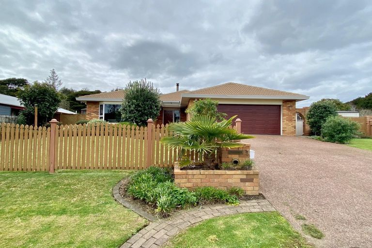 Photo of property in 1 Tuakura Way, The Gardens, Auckland, 2105