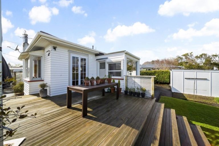 Photo of property in 20 Cameron Street, New Plymouth, 4310