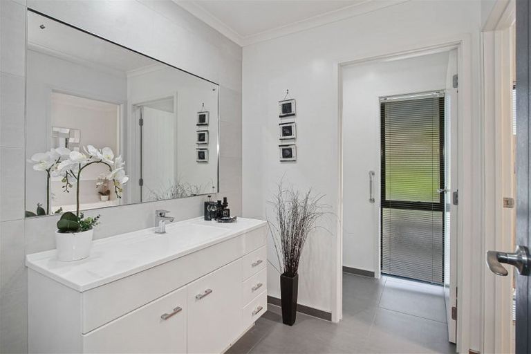 Photo of property in 8 Millbrook Drive, Waiuku, 2683