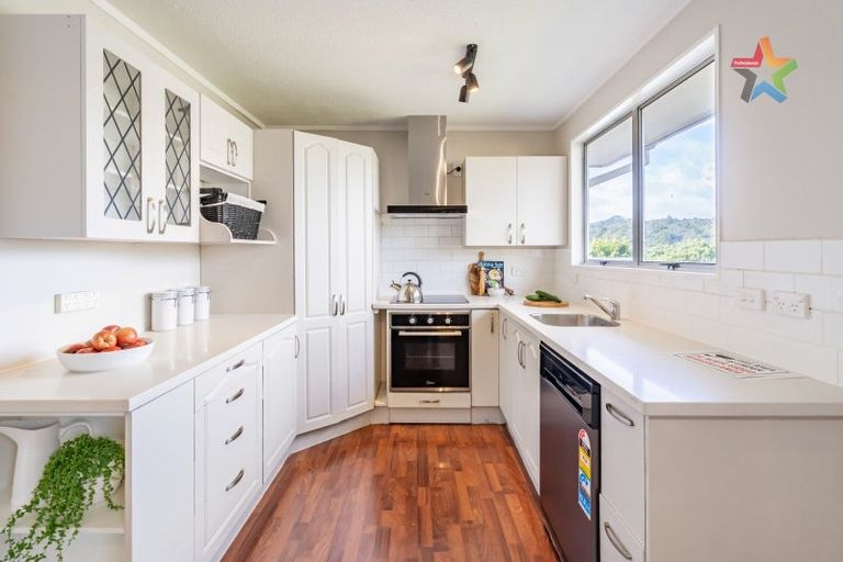 Photo of property in 127 Holborn Drive, Stokes Valley, Lower Hutt, 5019