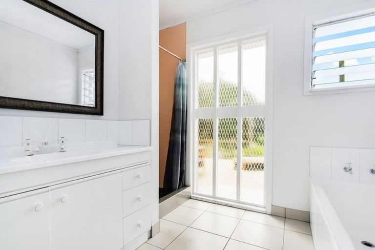 Photo of property in 5 Tauraroa Road, Maungakaramea, Whangarei, 0178