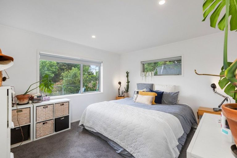 Photo of property in 1 John Dee Crescent, Red Beach, 0932