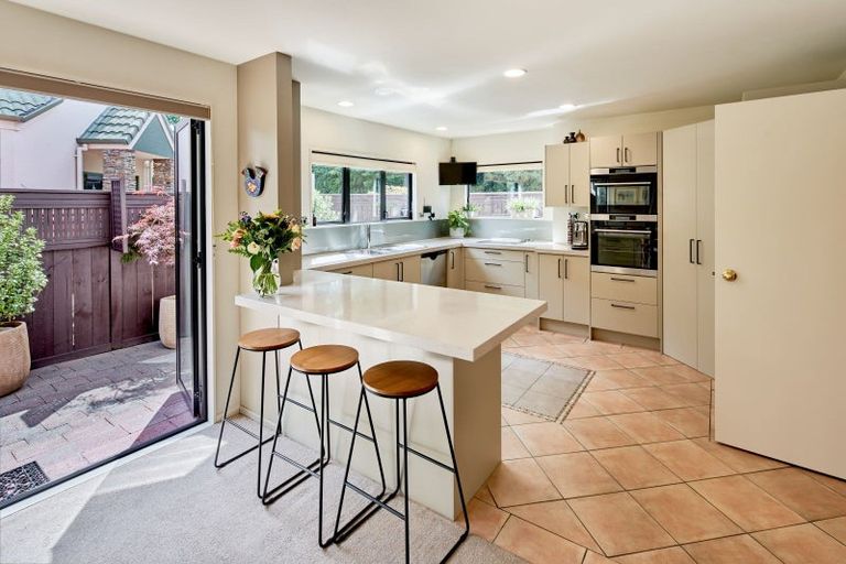 Photo of property in 2/139 Knights Road, Hutt Central, Lower Hutt, 5010