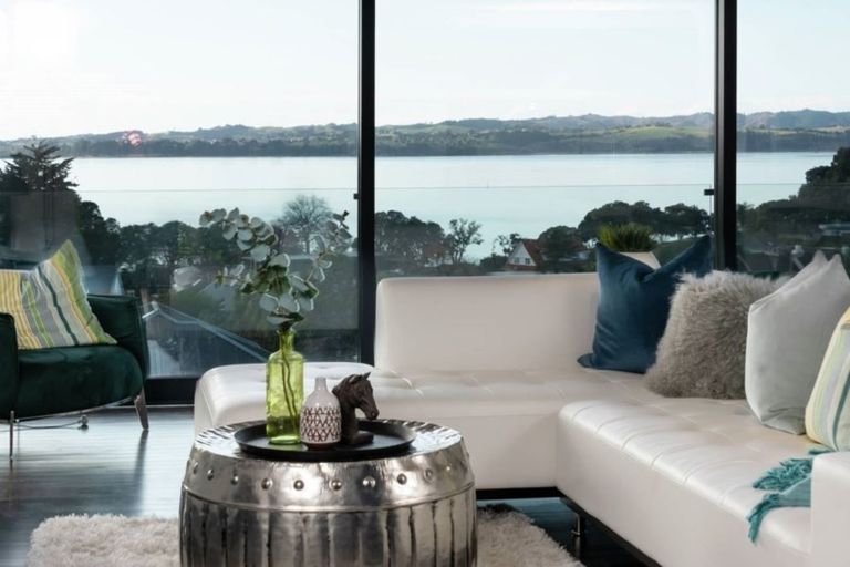 Photo of property in 35 Montgomery Crescent, Cockle Bay, Auckland, 2014