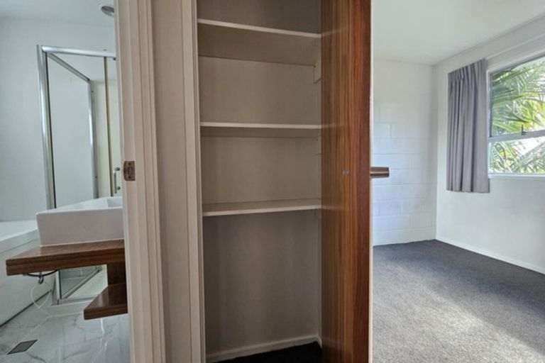 Photo of property in 2/25 Moire Road, Massey, Auckland, 0614