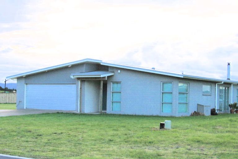 Photo of property in 3 Tohora Crescent, Omaha, 0986