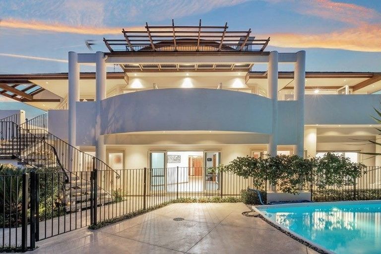 Photo of property in 18 Stevenson Way, Cockle Bay, Auckland, 2014