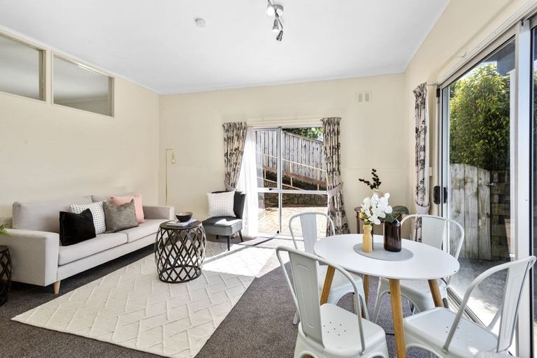 Photo of property in 3 Saint Hildas Glade, Tawa, Wellington, 5028