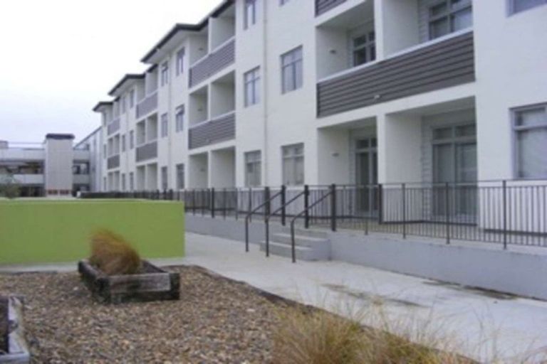 Photo of property in 2/11 Carlos Drive, Flat Bush, Auckland, 2016