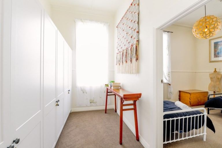 Photo of property in 92a Hargest Crescent, Saint Clair, Dunedin, 9012