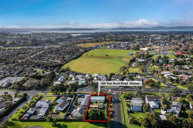 Photo of property in 490 Don Buck Road, Massey, Auckland, 0614