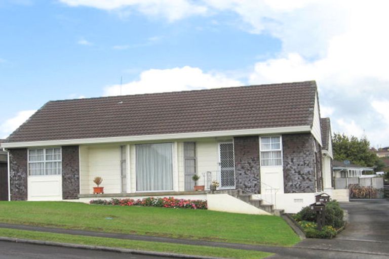 Photo of property in 2/3 Benygloe Place, Highland Park, Auckland, 2010