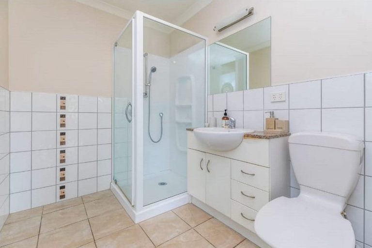 Photo of property in 25 Condor Place, Unsworth Heights, Auckland, 0632