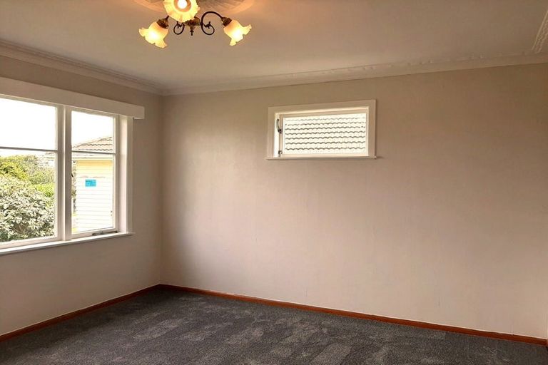 Photo of property in 10 Oakdale Road, Mount Roskill, Auckland, 1041