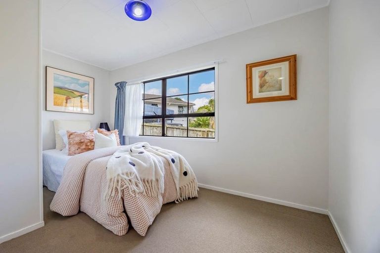 Photo of property in 13 Santiago Crescent, Unsworth Heights, Auckland, 0632
