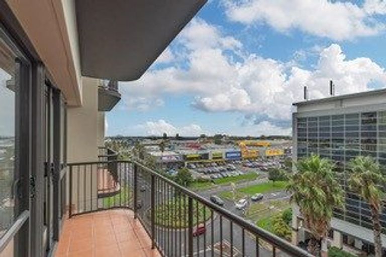 Photo of property in The Rennaissance, 6i/18 Ronwood Avenue, Manukau, Auckland, 2104