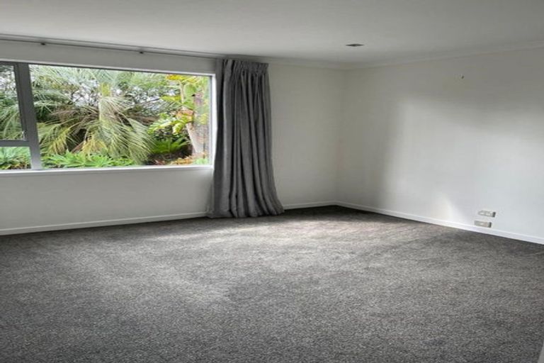 Photo of property in 1007 Beach Road, Torbay, Auckland, 0630