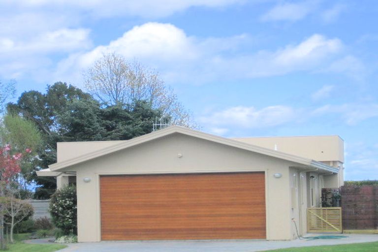 Photo of property in 17 Fairview Terrace, Waipahihi, Taupo, 3330